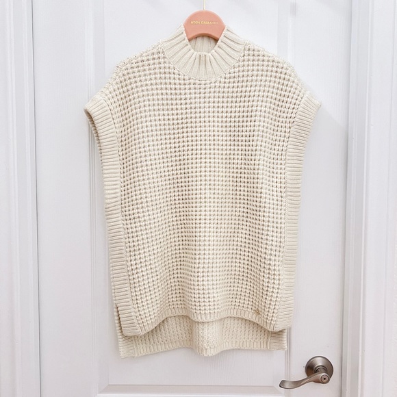 Ted Baker Sweaters - NWOT Ted Baker wool blend ivory knit turtleneck vest